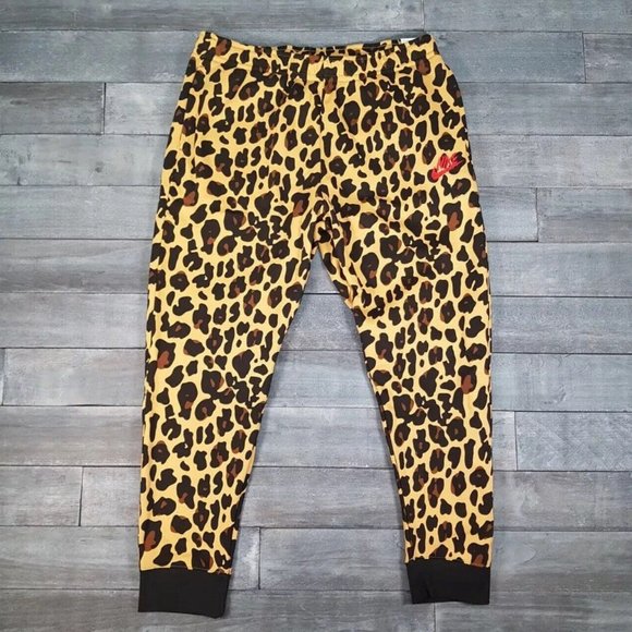 New NIKE Sportswear Club Fleece Tapper Jogger Pants Mens Size XL Leopard FB9…